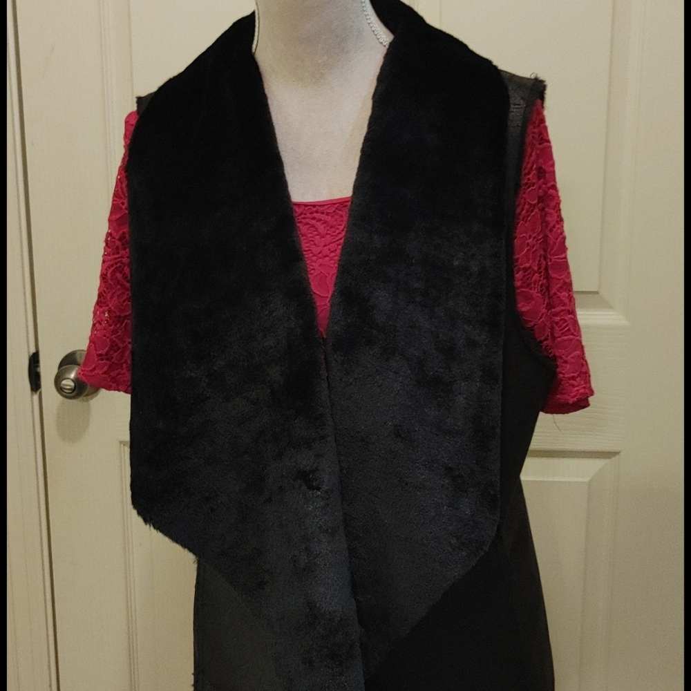 Non Leather Faux fur vest - Picture 2 of 13